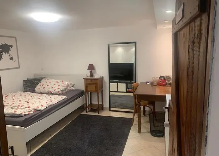 Souterrain Whg Im Einfamilienhaus -zentral In Frankfurt *
